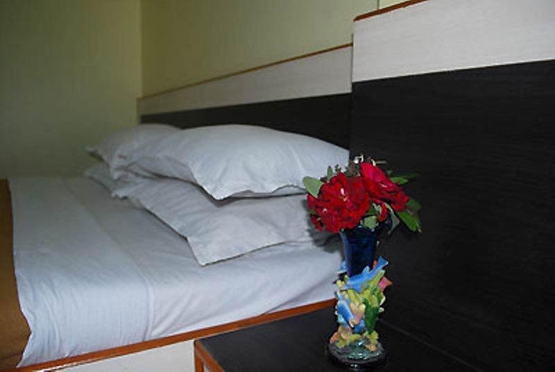 Sai Ganesh Hotel Shirdi Quarto foto