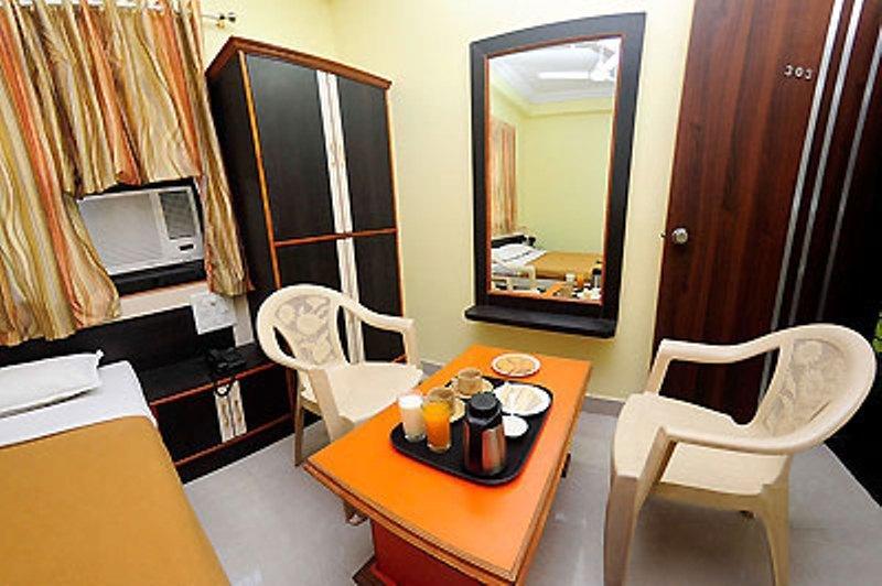 Sai Ganesh Hotel Shirdi Quarto foto